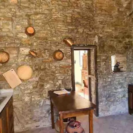 Colgiglione, Un Borgo Nella Verde Umbria * Crocicchio