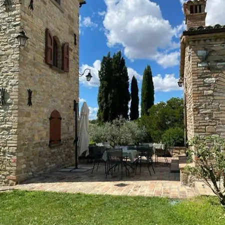Colgiglione, Un Borgo Nella Verde Umbria Crocicchio